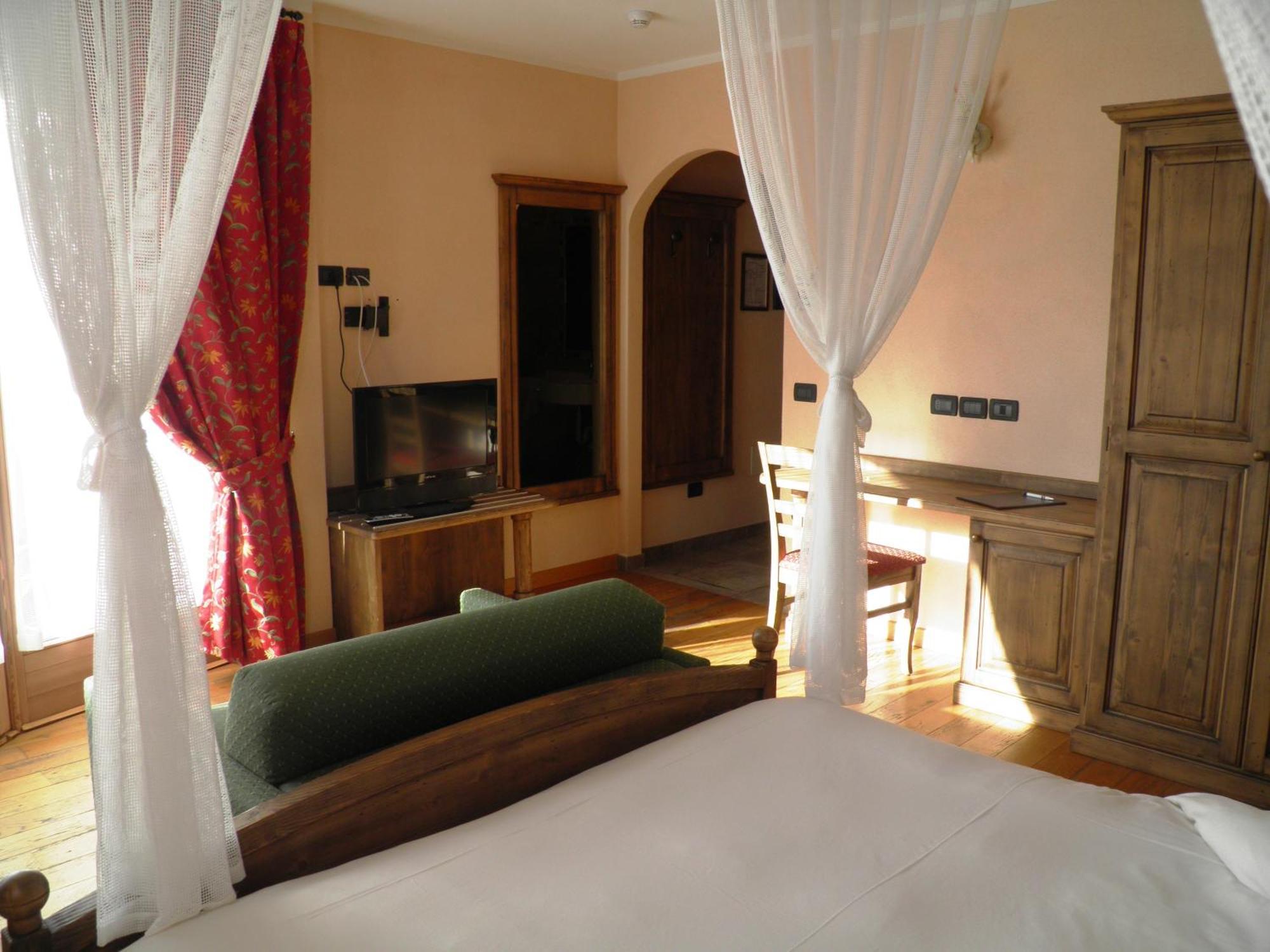 Hotel Pontiglia 3*